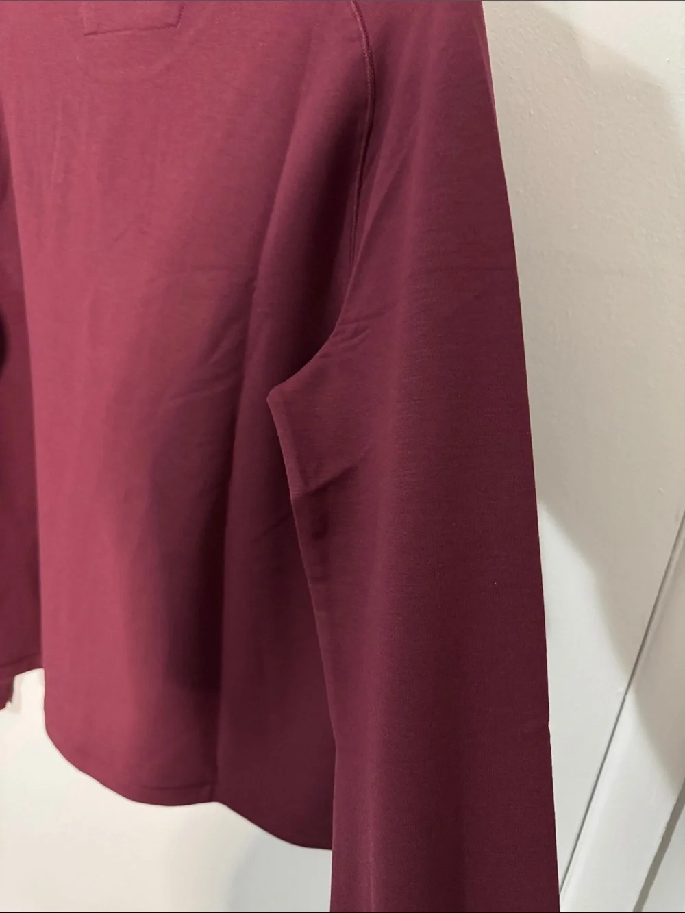 Banana Republic Men's Medium Long Sleeve Core Temp Crewneck Tee Burgundy NWT